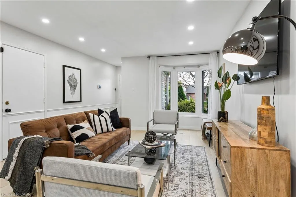 818 Miriam Crescent