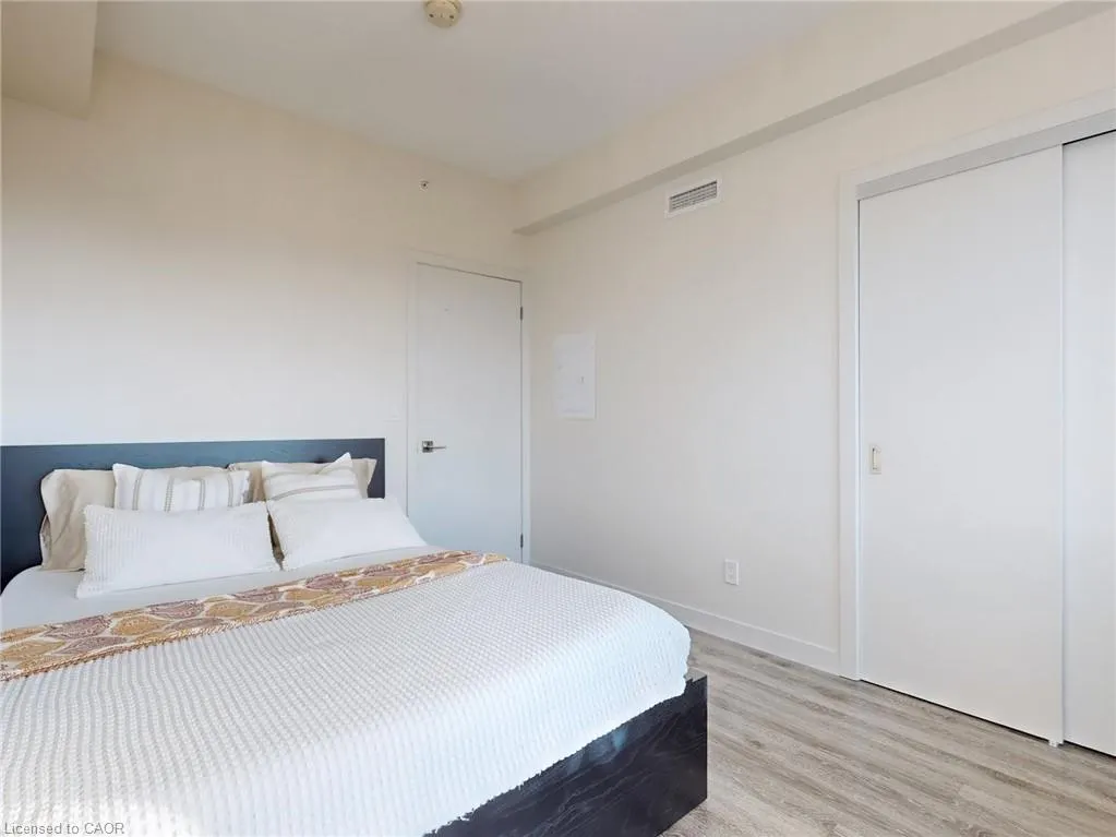 2093 Fairview Street #201