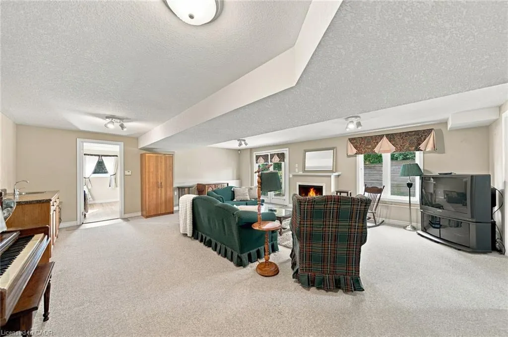 500 Lakeview Drive #9