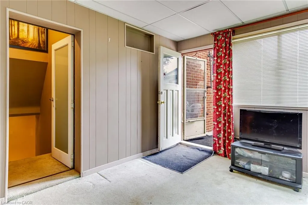 77 Randall Avenue