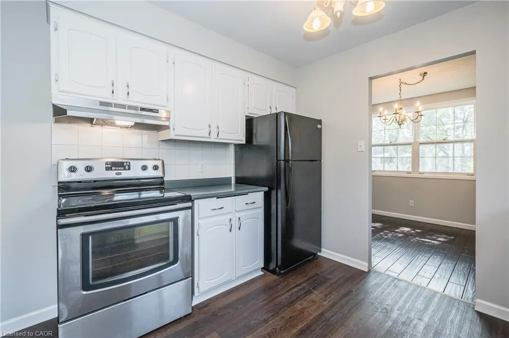 328 Breezewood Crescent #UPPER