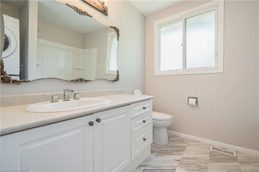 328 Breezewood Crescent #UPPER