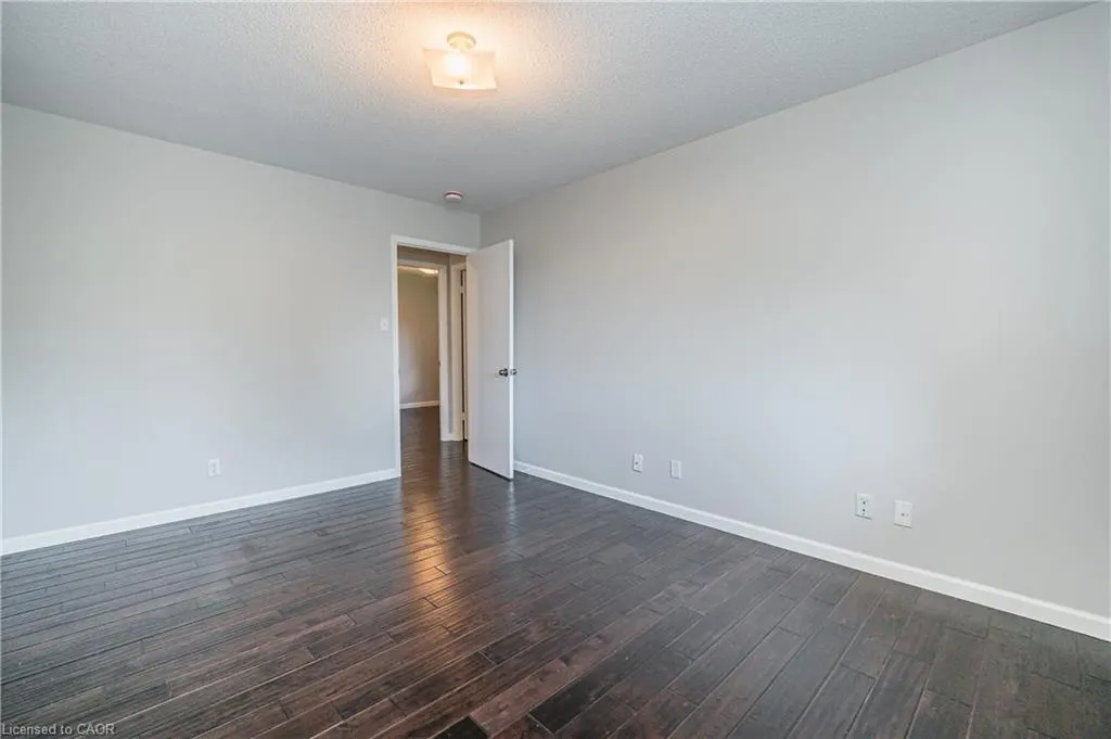 328 Breezewood Crescent #UPPER