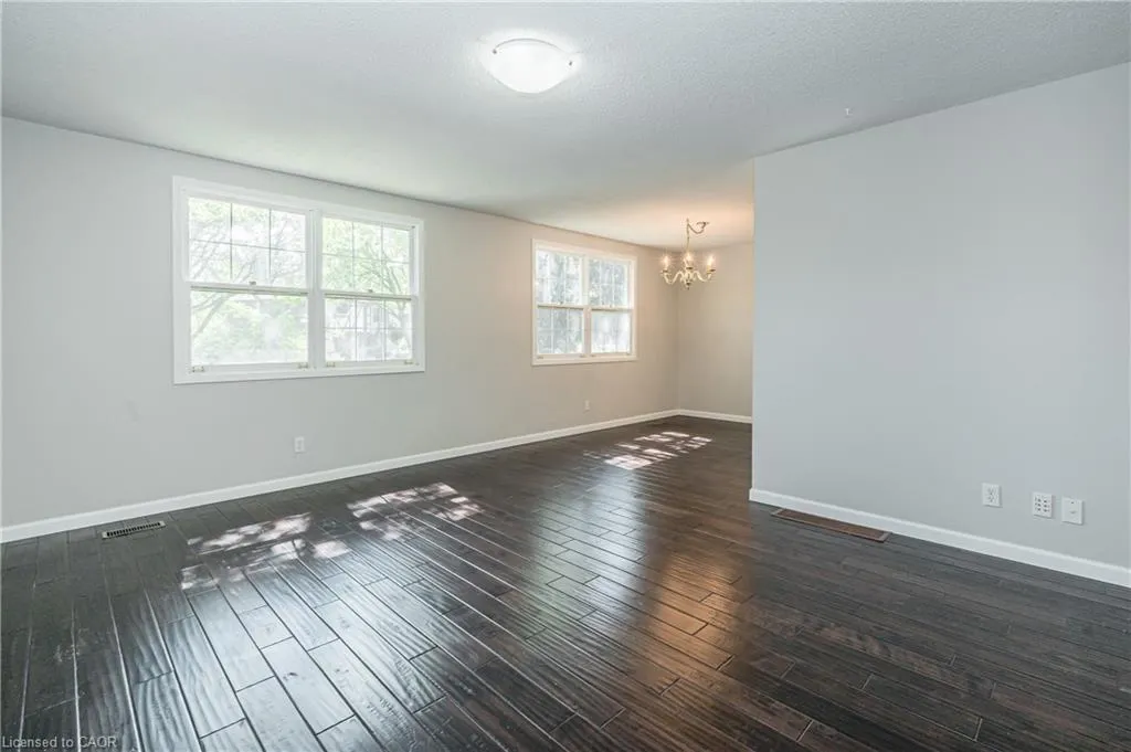328 Breezewood Crescent #UPPER