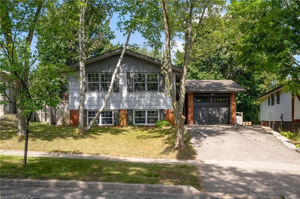 328 Breezewood Crescent #UPPER