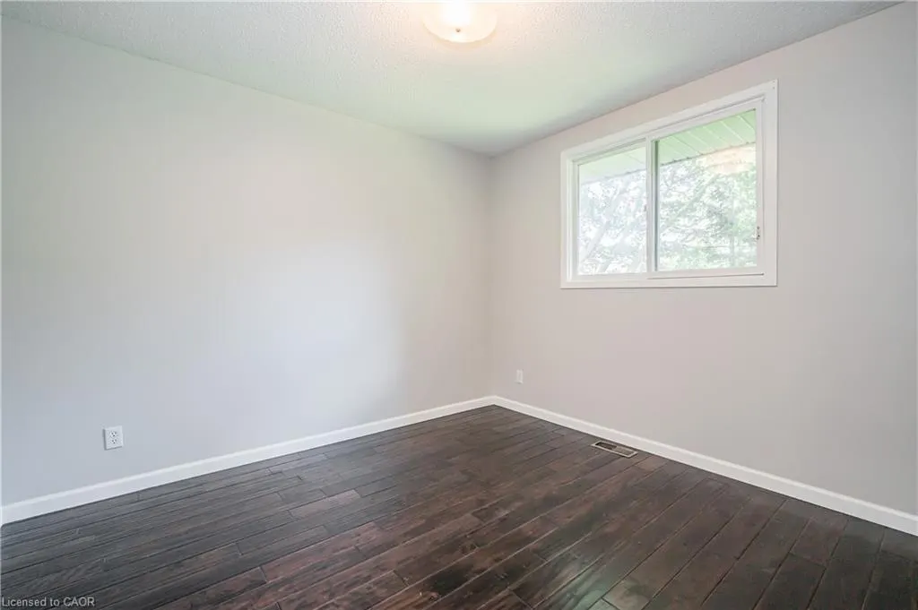 328 Breezewood Crescent #UPPER