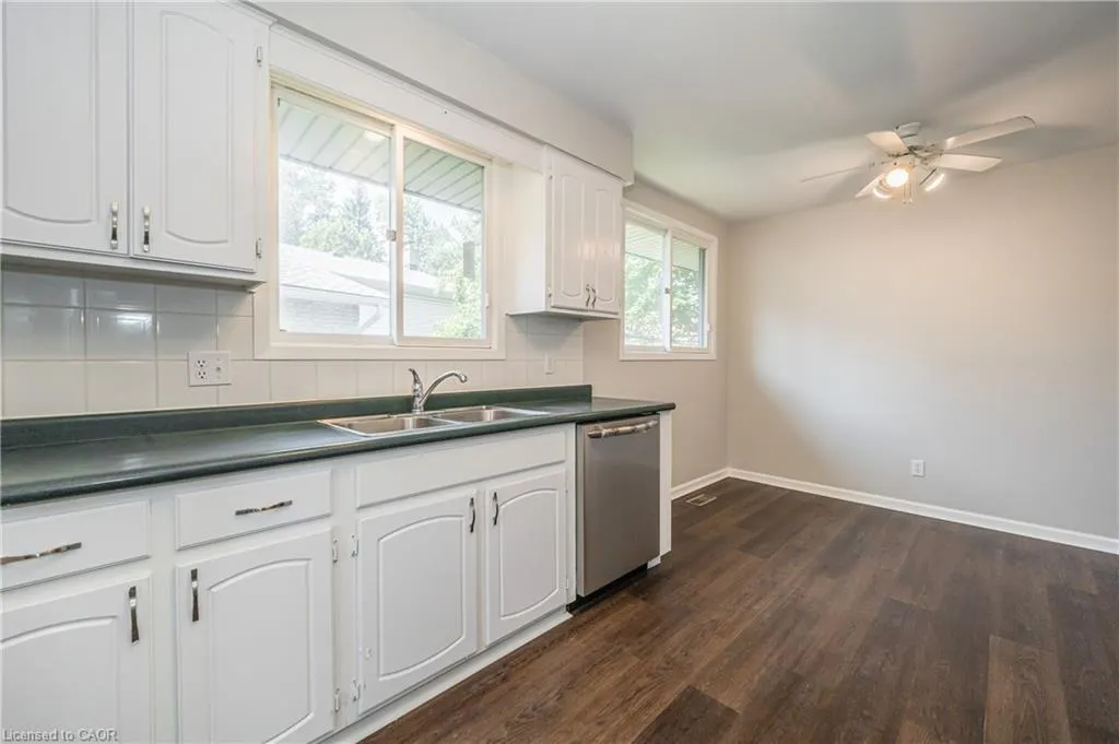 328 Breezewood Crescent #UPPER