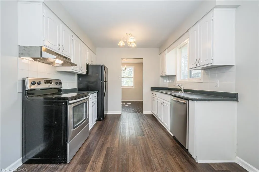 328 Breezewood Crescent #UPPER