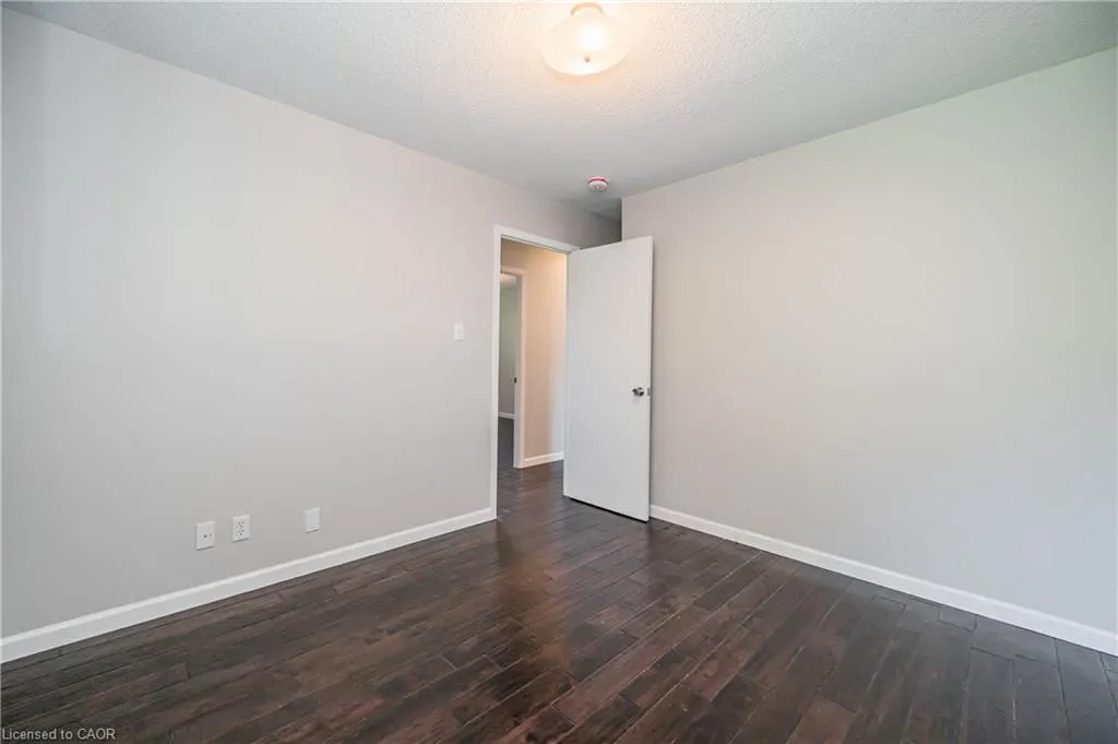 328 Breezewood Crescent #UPPER