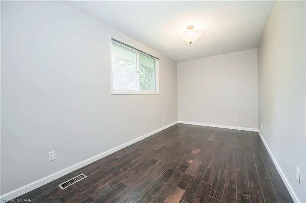 328 Breezewood Crescent #UPPER