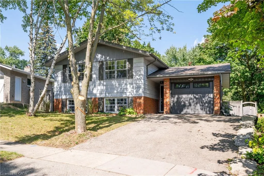 328 Breezewood Crescent #UPPER