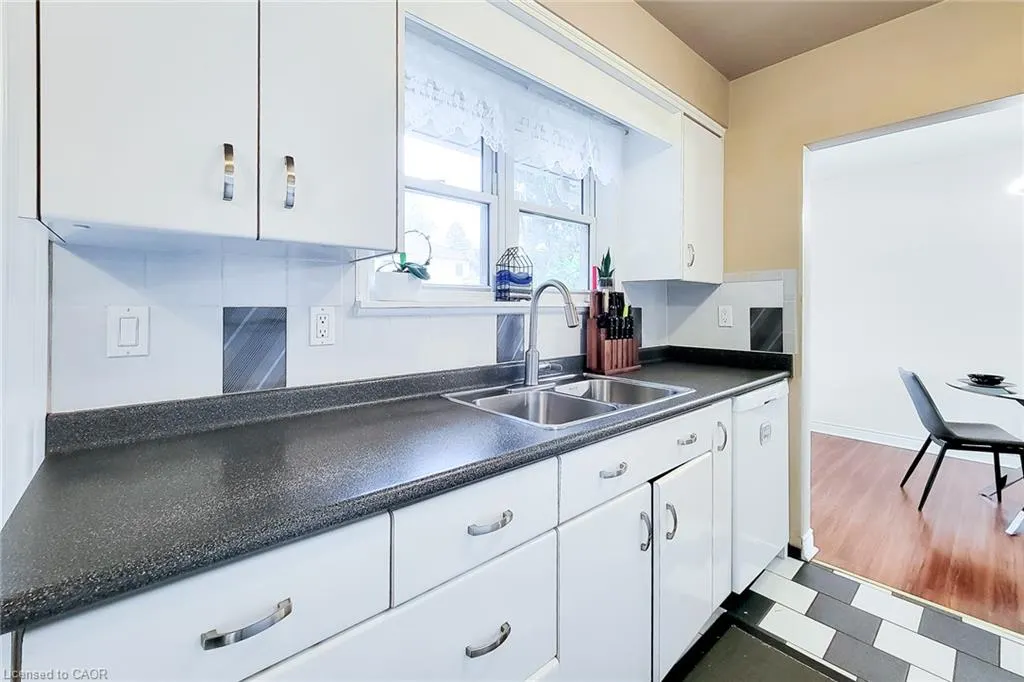 5 Lynford Avenue