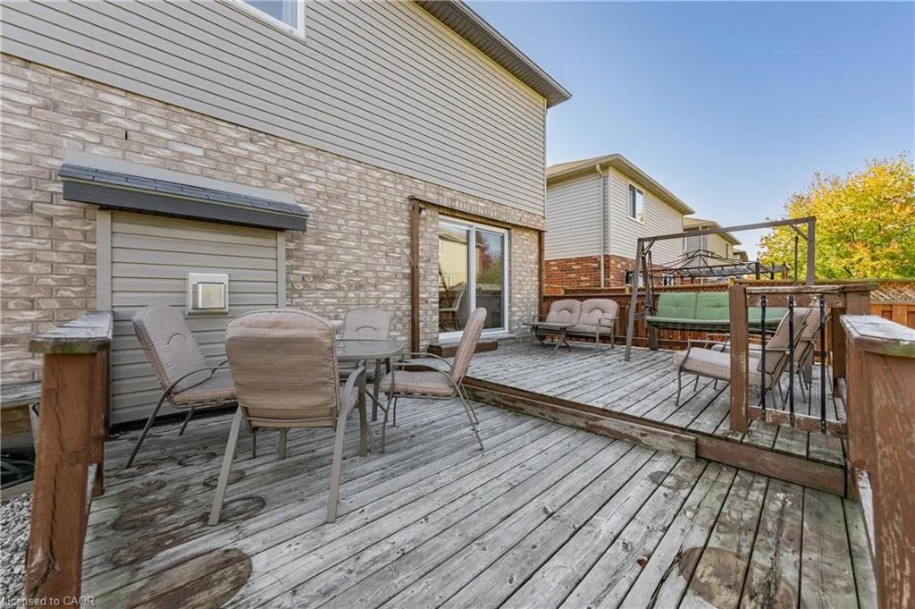 354 Tealby Crescent