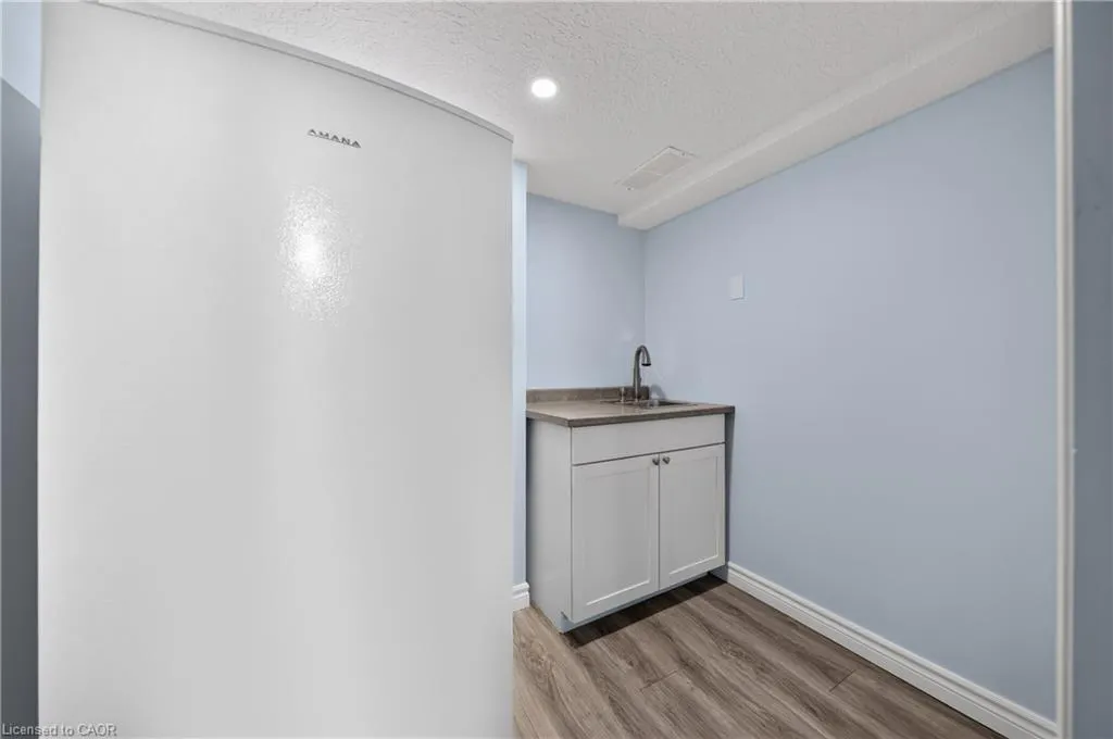 354 Tealby Crescent