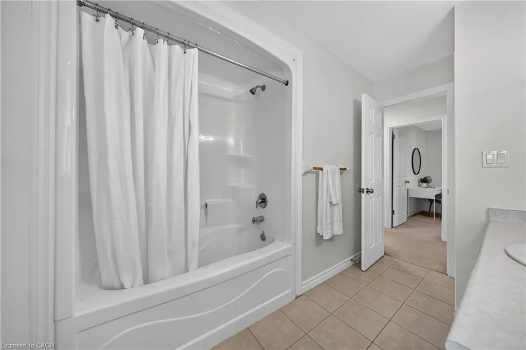 354 Tealby Crescent