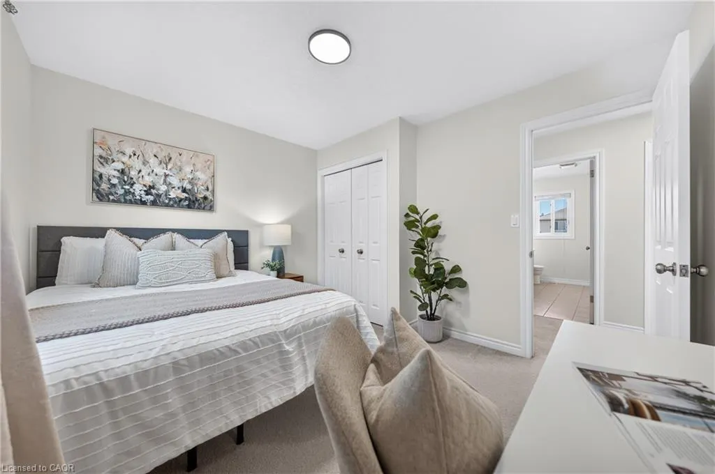 354 Tealby Crescent