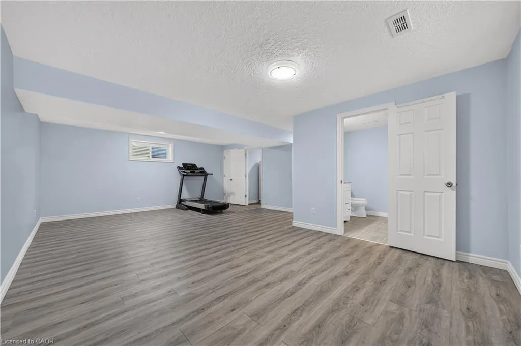 354 Tealby Crescent