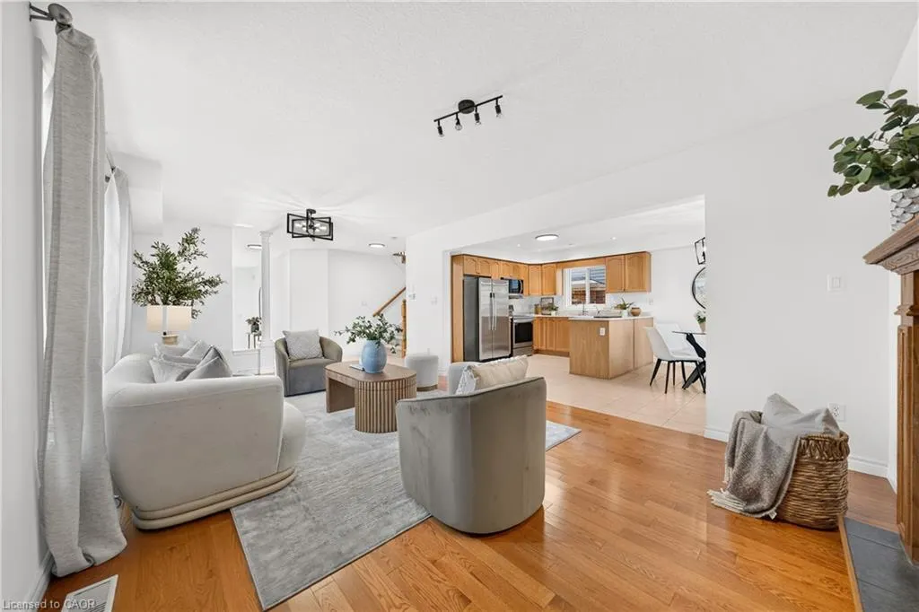 354 Tealby Crescent