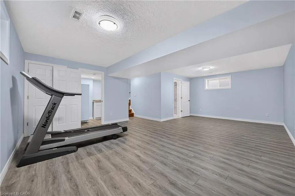 354 Tealby Crescent