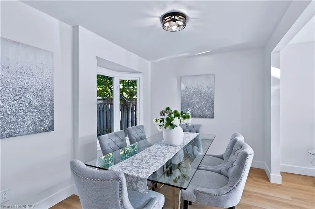 16 Macmillan Street