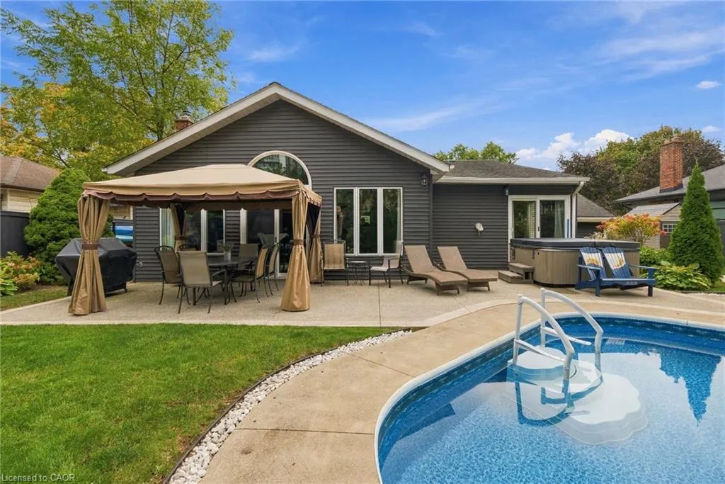 2101 Edinburgh Drive