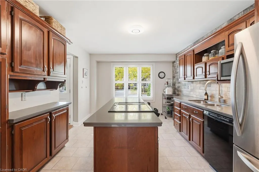 2266 Melissa Crescent
