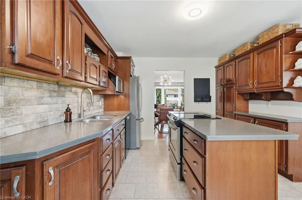2266 Melissa Crescent