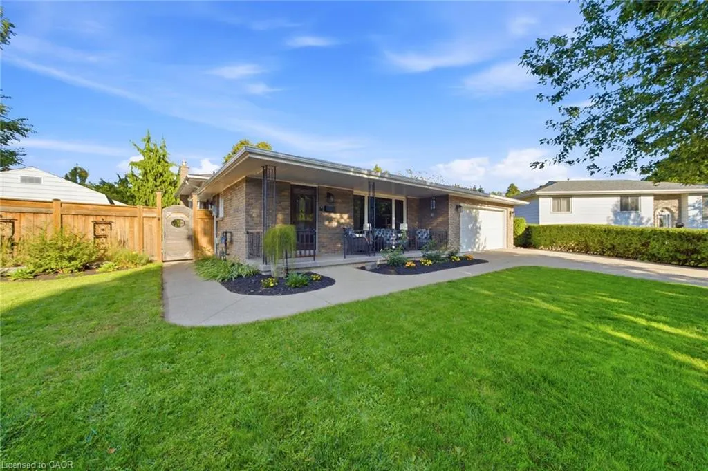 16 Redwood Court