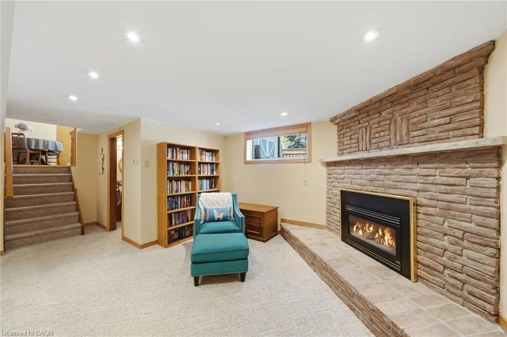 16 Redwood Court