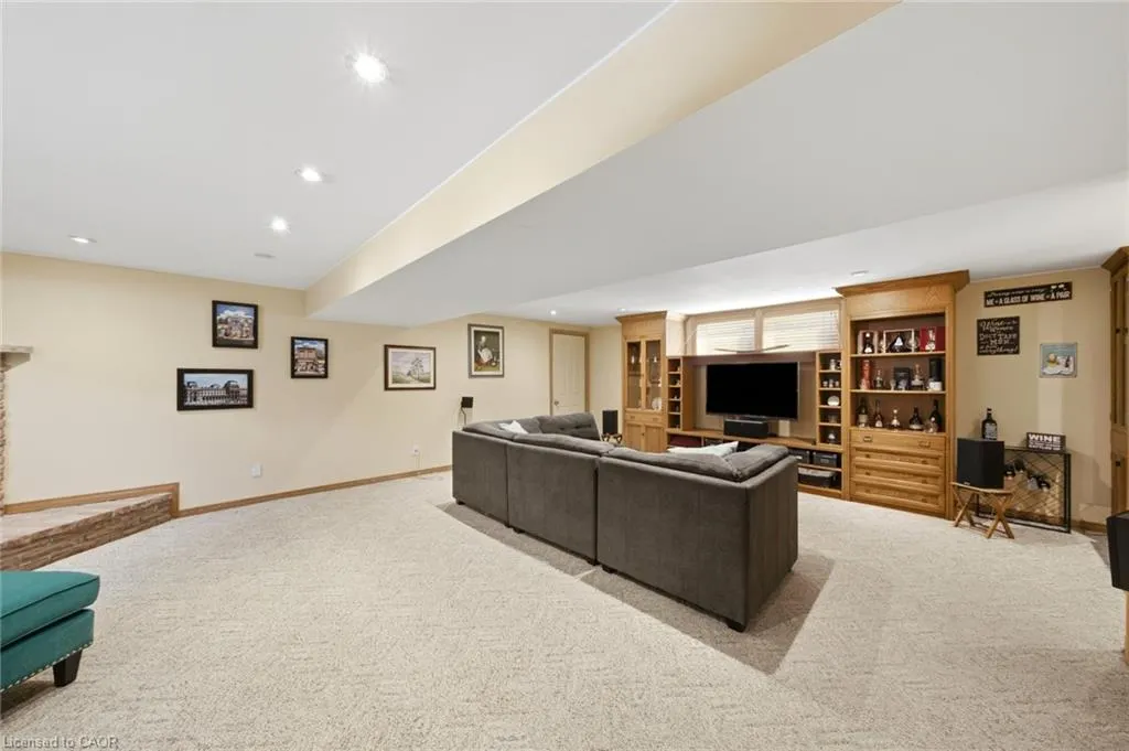 16 Redwood Court