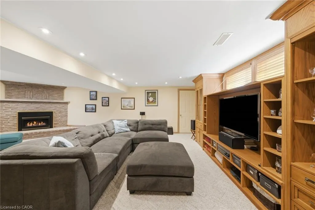 16 Redwood Court