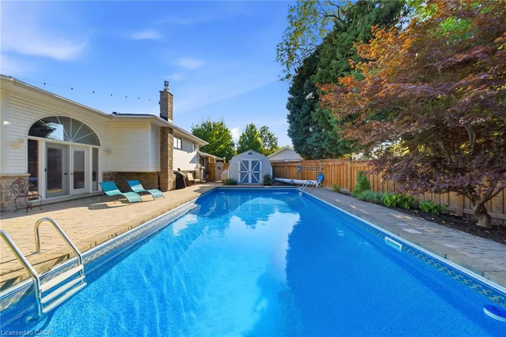 16 Redwood Court