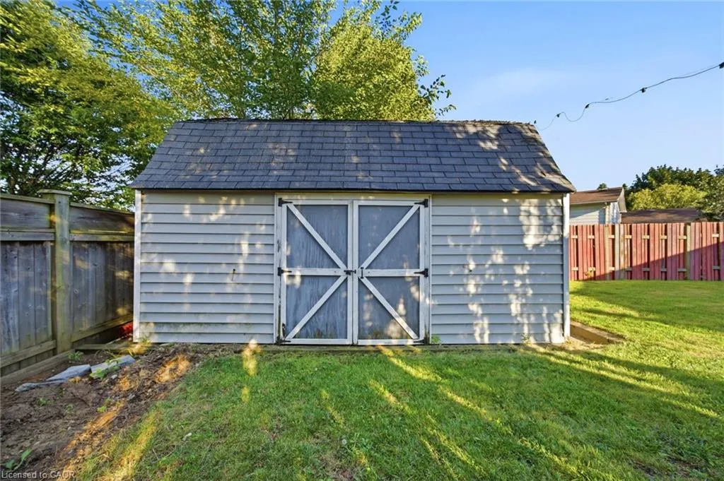16 Redwood Court