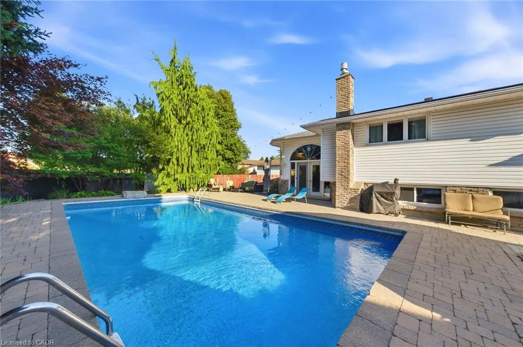 16 Redwood Court