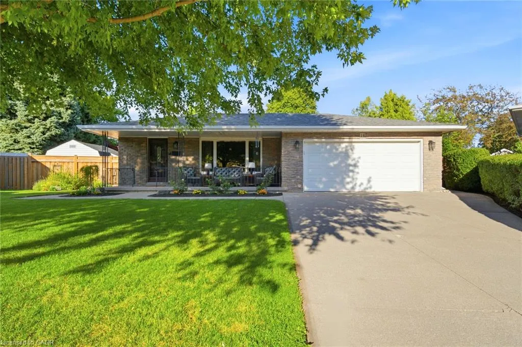 16 Redwood Court