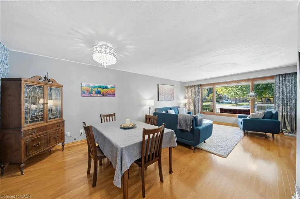 16 Redwood Court