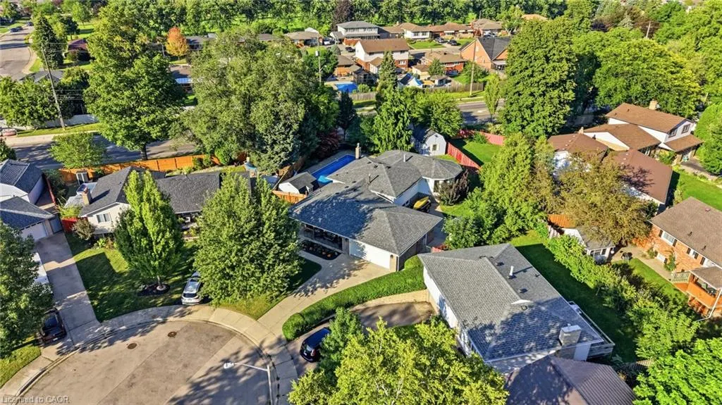 16 Redwood Court