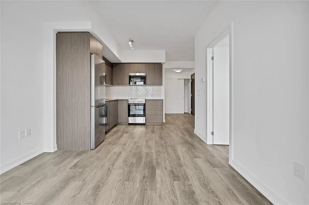 5 Wellington Street #807