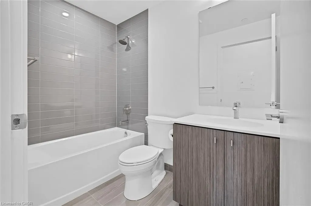 5 Wellington Street #807
