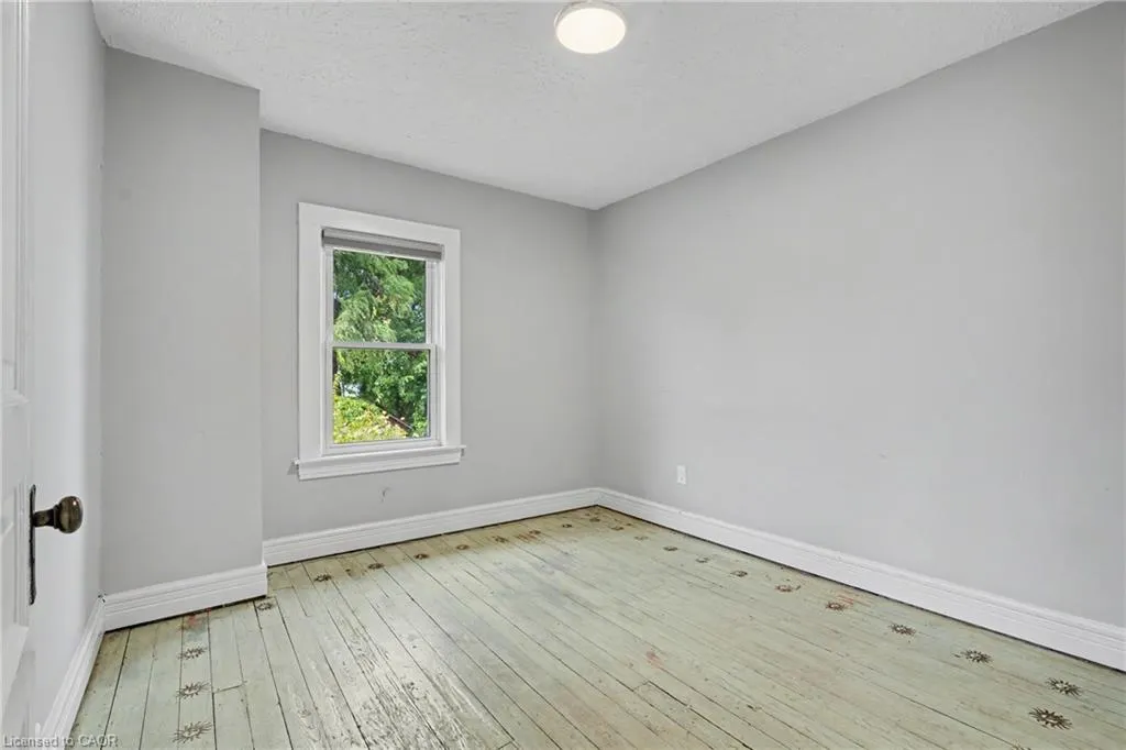 125 Dufferin Street E