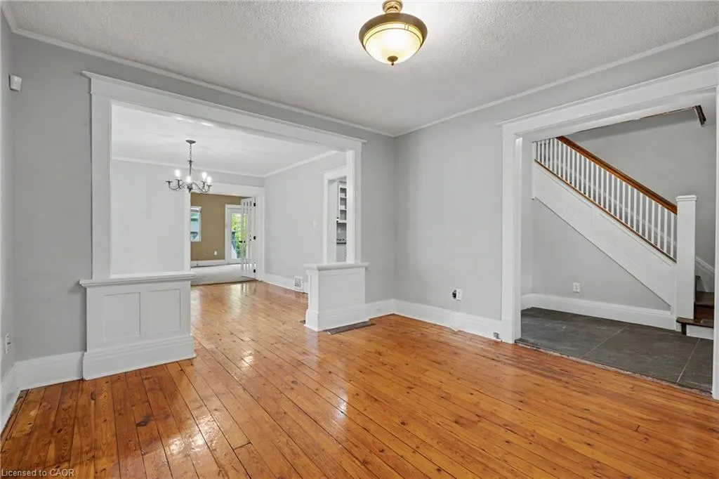 125 Dufferin Street E