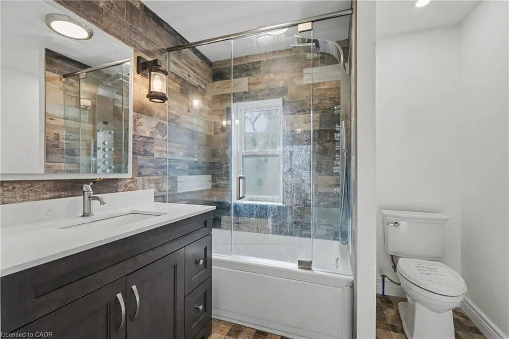 125 Dufferin Street E