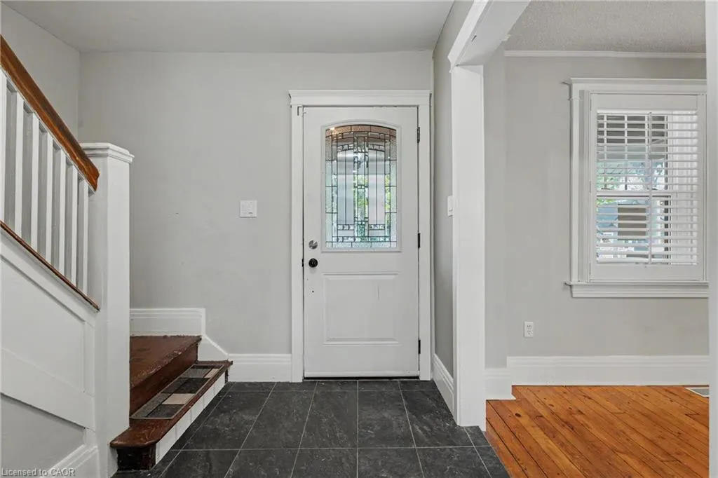125 Dufferin Street E