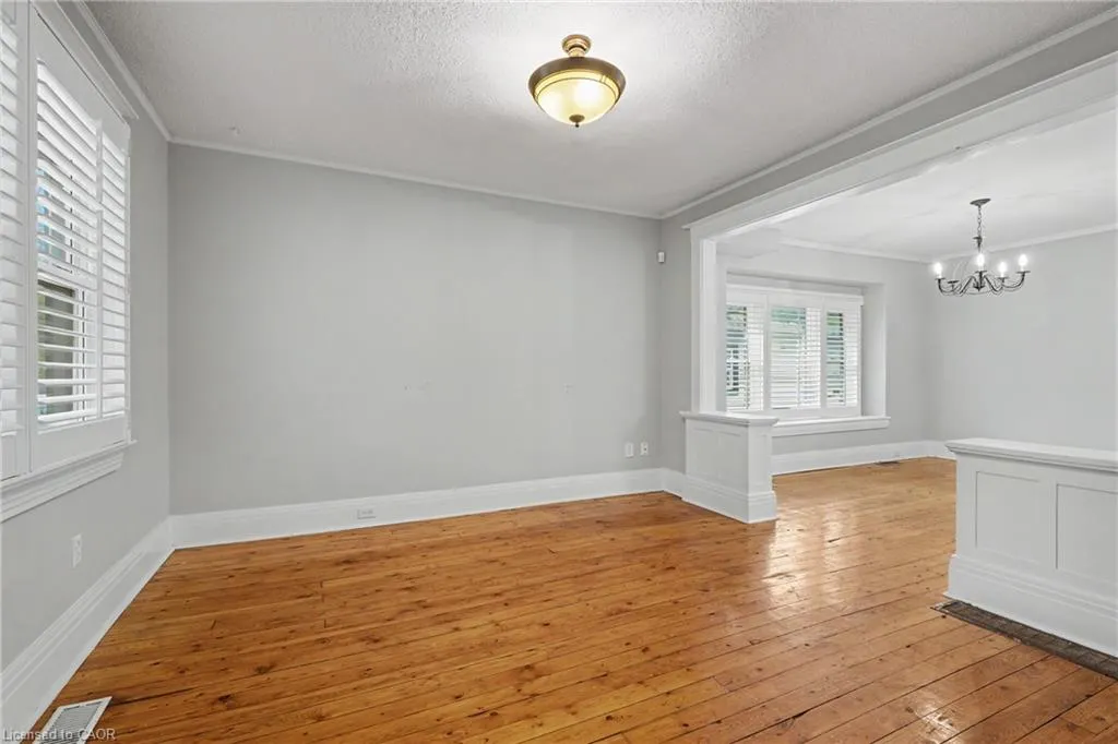 125 Dufferin Street E
