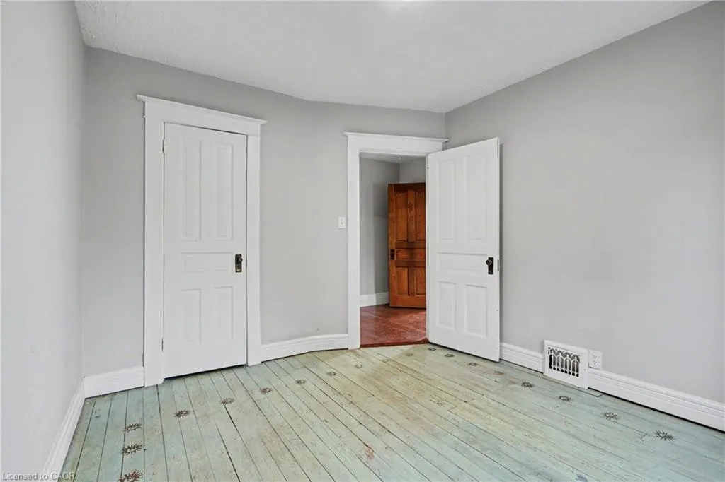 125 Dufferin Street E
