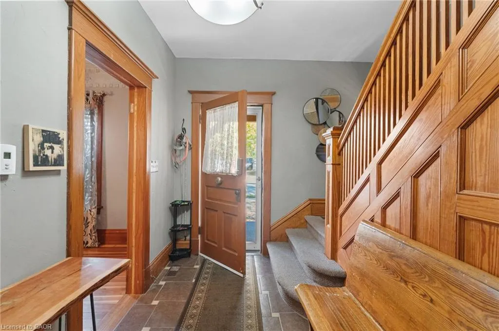 64 King Street E