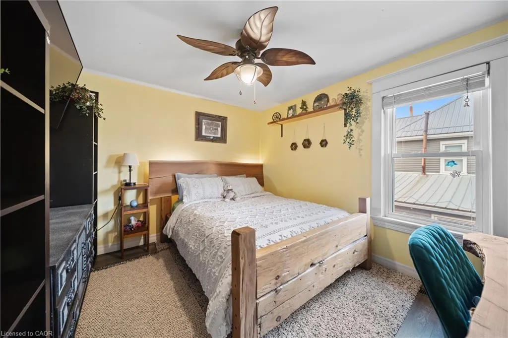 64 King Street E