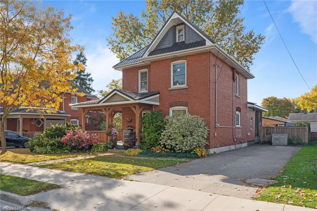 64 King Street E