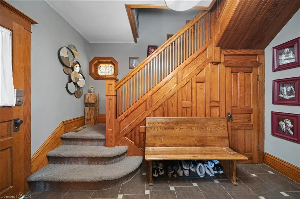 64 King Street E