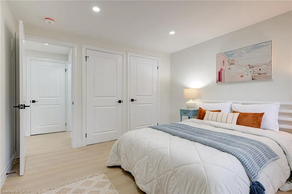 6 Hillside Drive